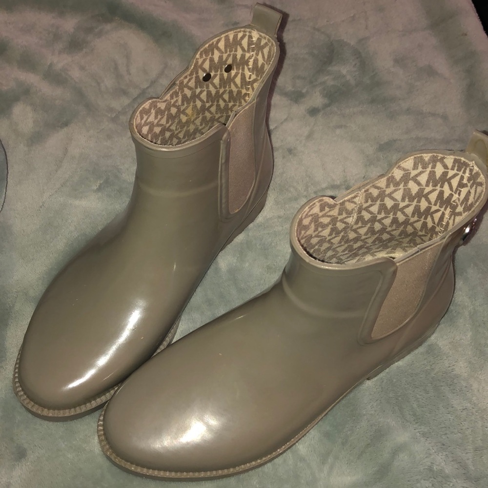 Michael Kors rain booties in size 8